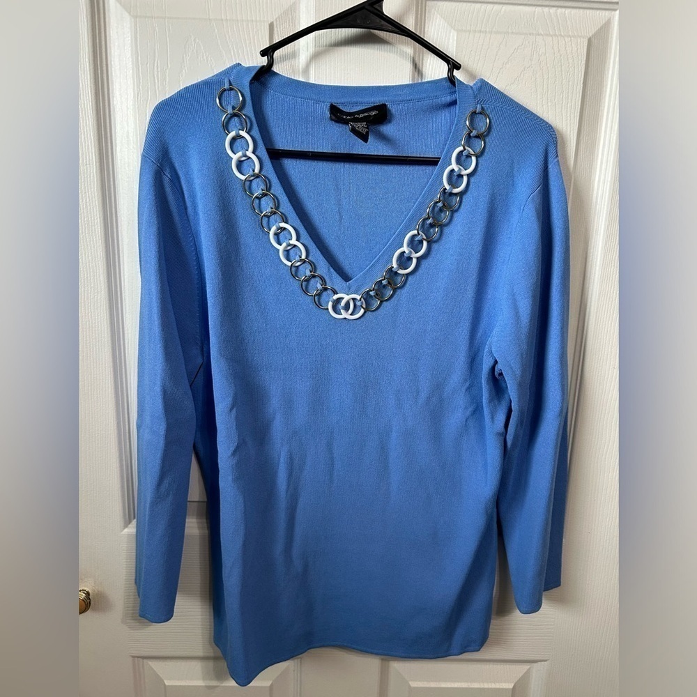 Cable & Gauge knit top. Decorative neckline. 3/4 sleeve. Blue. Size XL